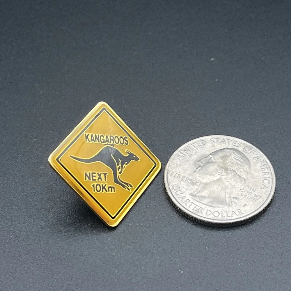 Vintage Australia Country Kangaroos Yield Sign‎ Lapel Hat Pin